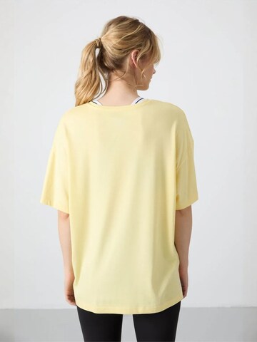 T-shirt Tommy Life en jaune