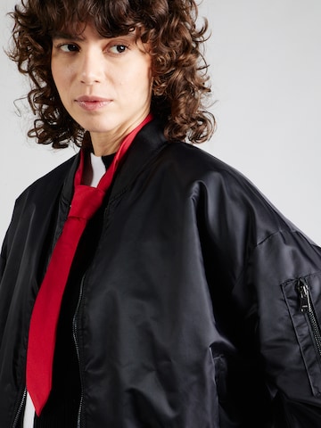 Veste mi-saison 'DINA' ONLY en noir