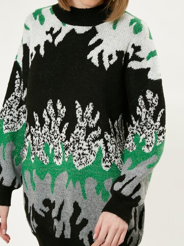 Influencer Sweter oversize w kolorze mieszane kolory