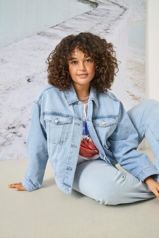 ONLY Carmakoma Jacke in Blau