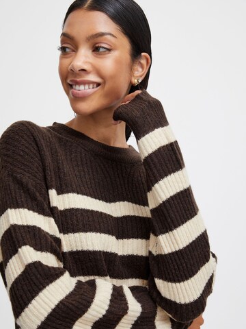 b.young - Pullover 'Onema Oneck' em bege
