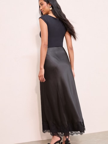 Friends Like These Rok in Zwart