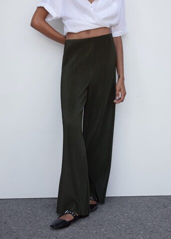 Wide Leg Pantalon 'Plisat' MANGO en vert