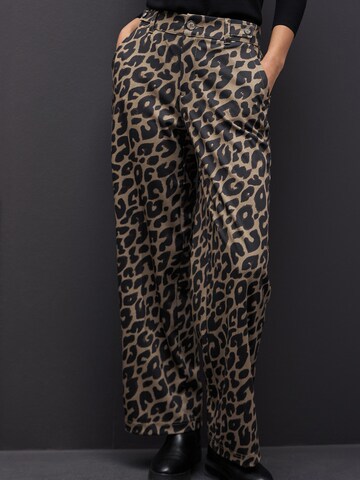 STREET ONE Wide leg Trousers in Brown: front