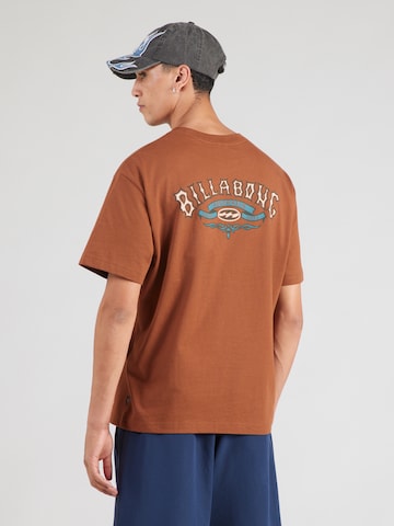 T-Shirt 'HERITAGE' BILLABONG en marron : devant