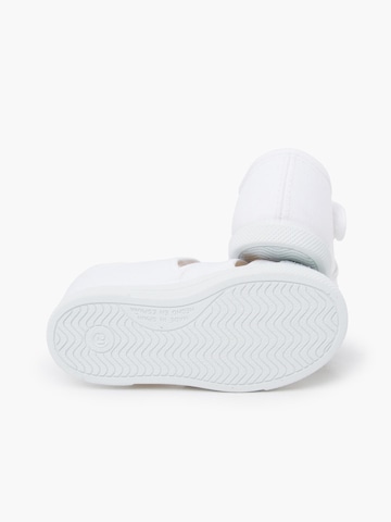 Calzatura aperta di Pisamonas in bianco