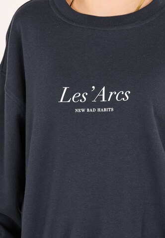 Les'Arcs Sweatshirt 'Shreya' in Blau