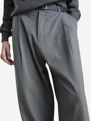 Loosefit Pantaloni con pieghe di Giesto in grigio