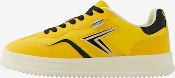 Bershka Låg sneaker i gul