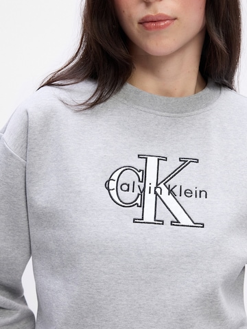 Calvin Klein Jeans Sweatshirt in Grau