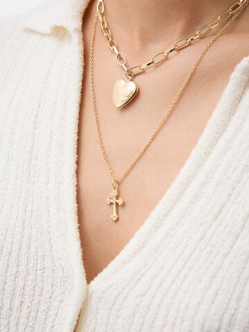 Bershka Necklace in Gold