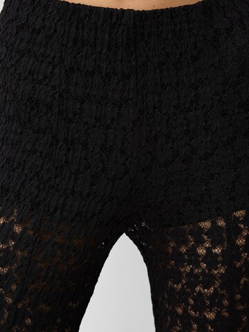 évasé Pantalon Bershka en noir