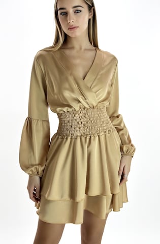 Elara Jurk in Beige: voorkant