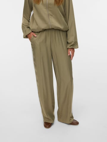 VERO MODA Baggy Trousers 'Vina' in Green