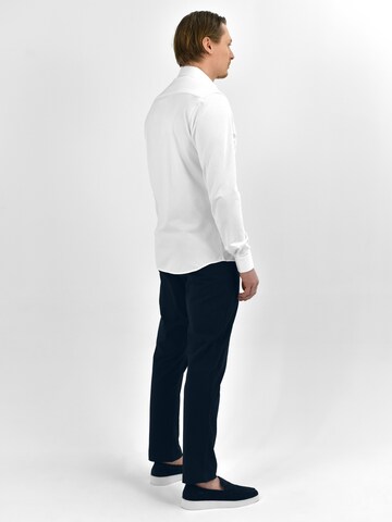 Coupe slim Chemise business 'No. 19' Vercate en blanc