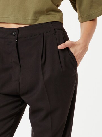 regular Pantaloni con pieghe di REPLAY in nero