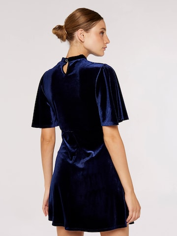 Robe de cocktail Apricot en bleu