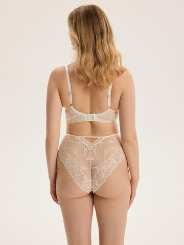 Balconcino Reggiseno 'Schalen-BH Cloe, florale Spitze - für glatte Silhouette unter Kleidung' di ESOTIQ in beige