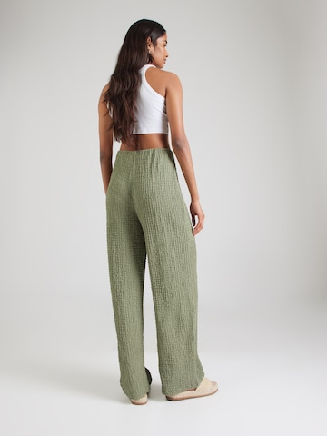 ABOUT YOU - Pierna ancha Pantalón 'Nalani' en verde