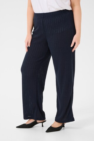 Loosefit Pantalon 'Edina' KAFFE CURVE en bleu : devant