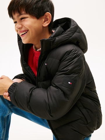 TOMMY HILFIGER Prechodná bunda 'ESSENTIAL' - Čierna