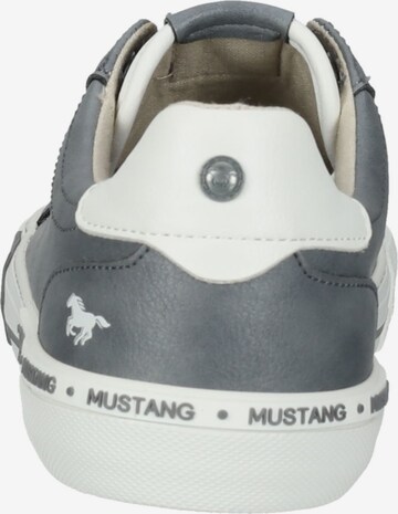 Baskets basses MUSTANG en gris