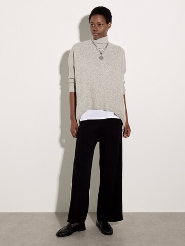 Pull-over ' Rollkragen-Cape ' Apricot en gris