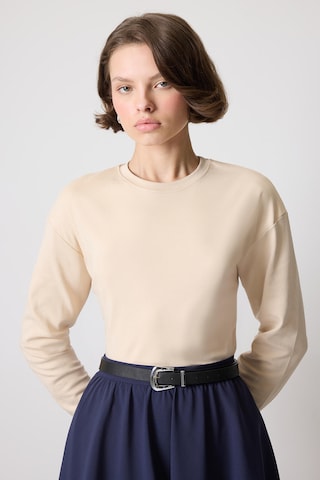 T-shirt Touche Prive en beige : devant