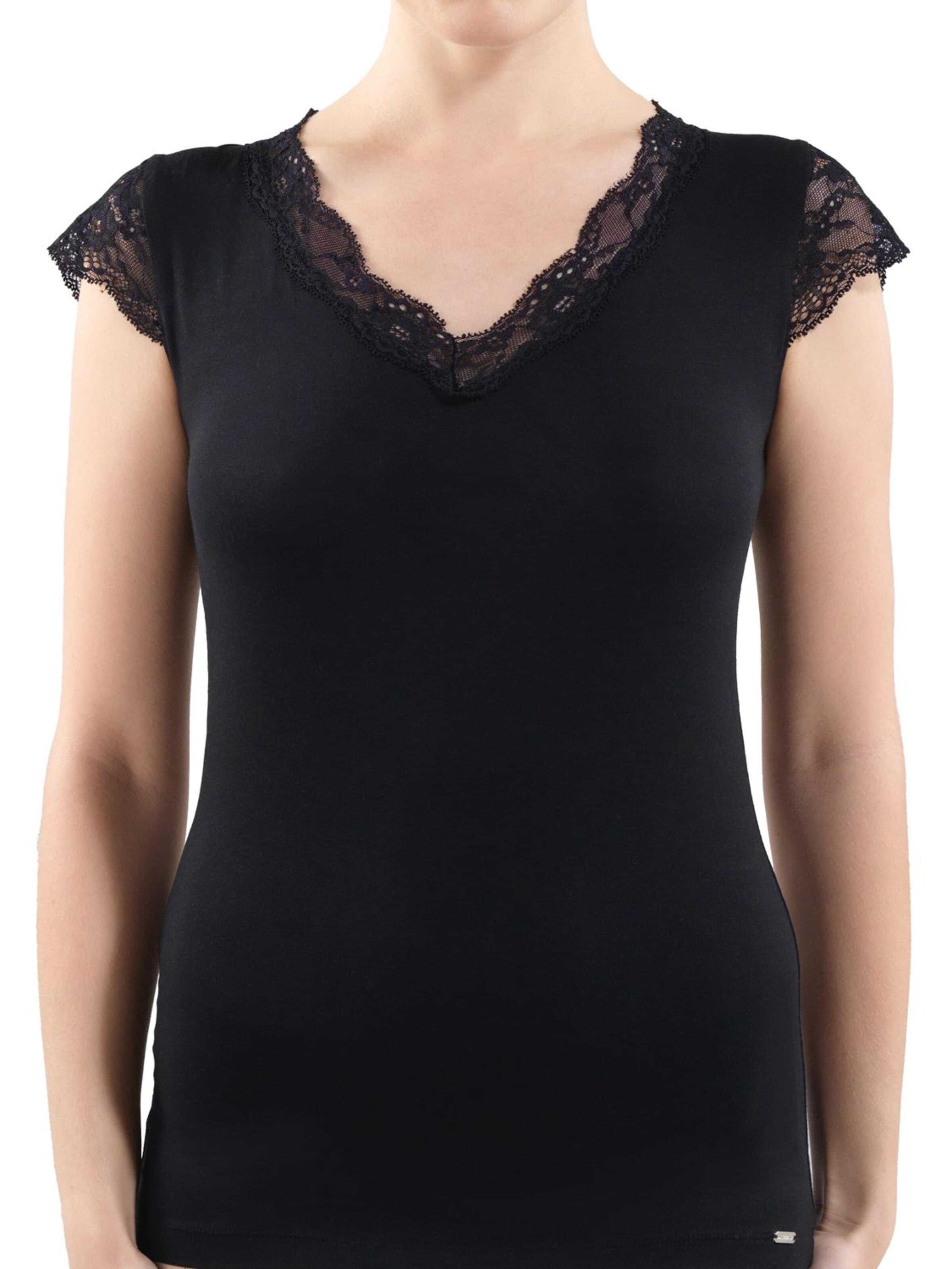 Blackspade Undershirt in Black: front