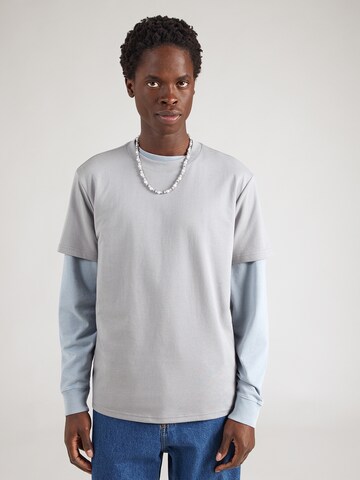 HOLLISTER - Camiseta 'EVERYDAY' en gris: frente