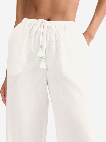 TRIUMPH Loosefit Broek ' Red Label Summer Wear ' in Wit