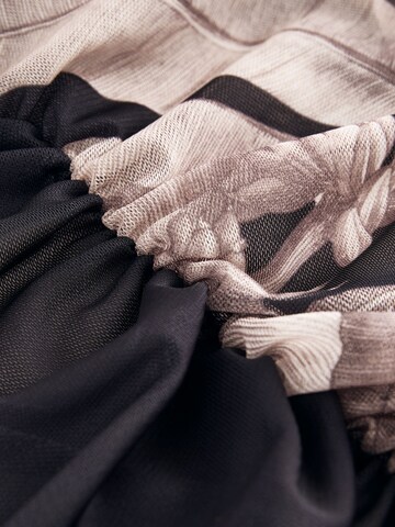 Next - Camiseta en negro