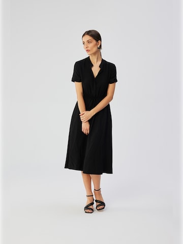 Stylove - Vestido camisero en negro: frente