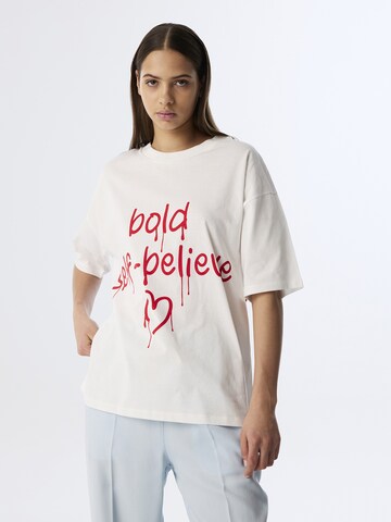 T-shirt oversize Twist en blanc : devant