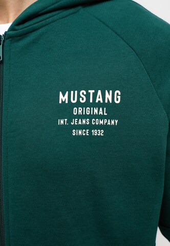 MUSTANG Sweatshirt in Grün