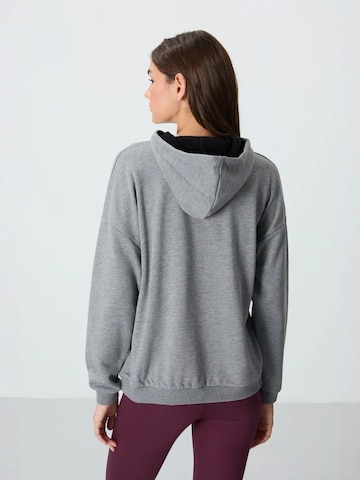 Tommy Life Sweatshirt in Grey
