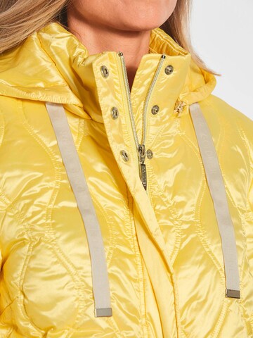 Goldner Jacke in Gelb