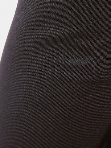 Bershka Tričko – černá