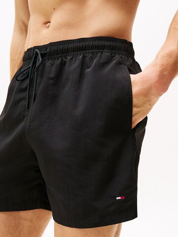 TOMMY HILFIGER Badeshorts in Schwarz