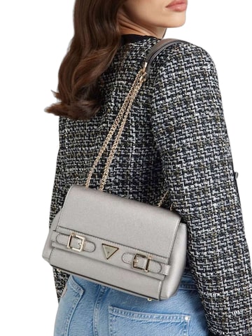 GUESS Kézitáska 'Guess Sac Bandoulière Eco Ali Luxury Satch Pewter' - ezüst