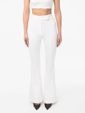 mandragora Flared Hose 'Vanya'‌‌‌‌ in Beige: Vorderseite