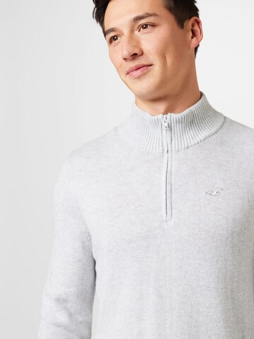 HOLLISTER Пуловер в сиво