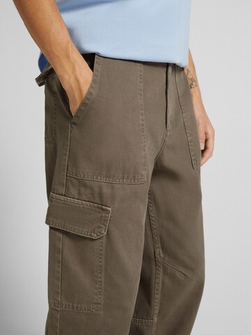 Loosefit Pantalon cargo Bershka en marron