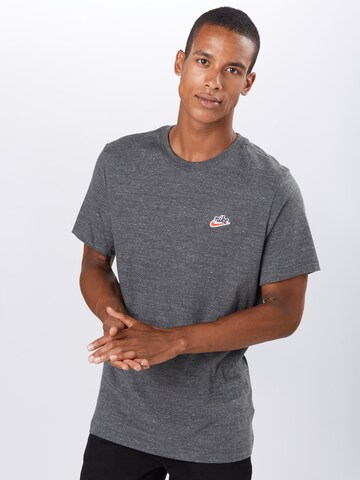 Nike Sportswear T-Shirt in Grau: predná strana