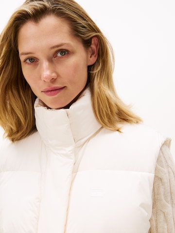 TOMMY HILFIGER Жилетка в Белый