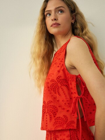 Next Top 'N. Premium' in Rot