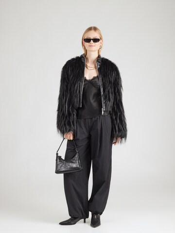 TOPSHOP Toppi 'Naomi' värissä musta