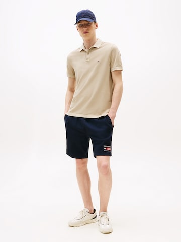 TOMMY HILFIGER T-shirt i grön