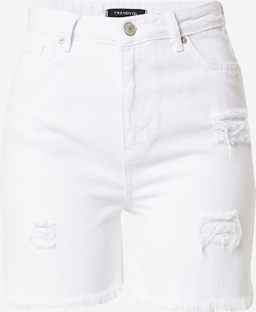 Regular Jeans de la Trendyol pe alb: față