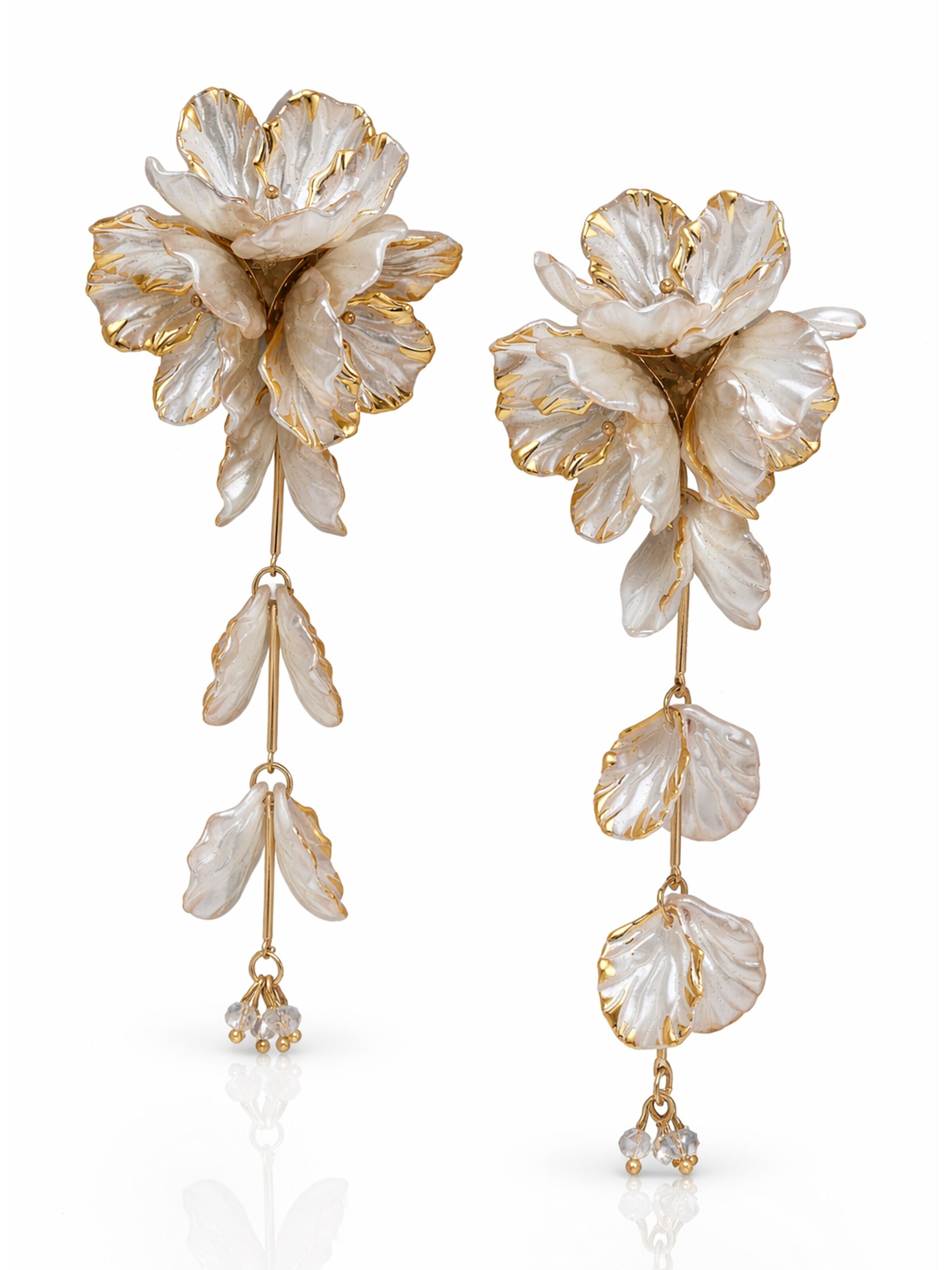 Boucles d'oreilles 'Majestique' AVANT-GARDE PARIS en blanc : devant